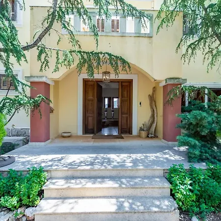 Villa Pera *